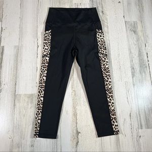 ZYIA Active Leggings Size 6-8 Black Brilliant High Rise Capri Leopard Pockets